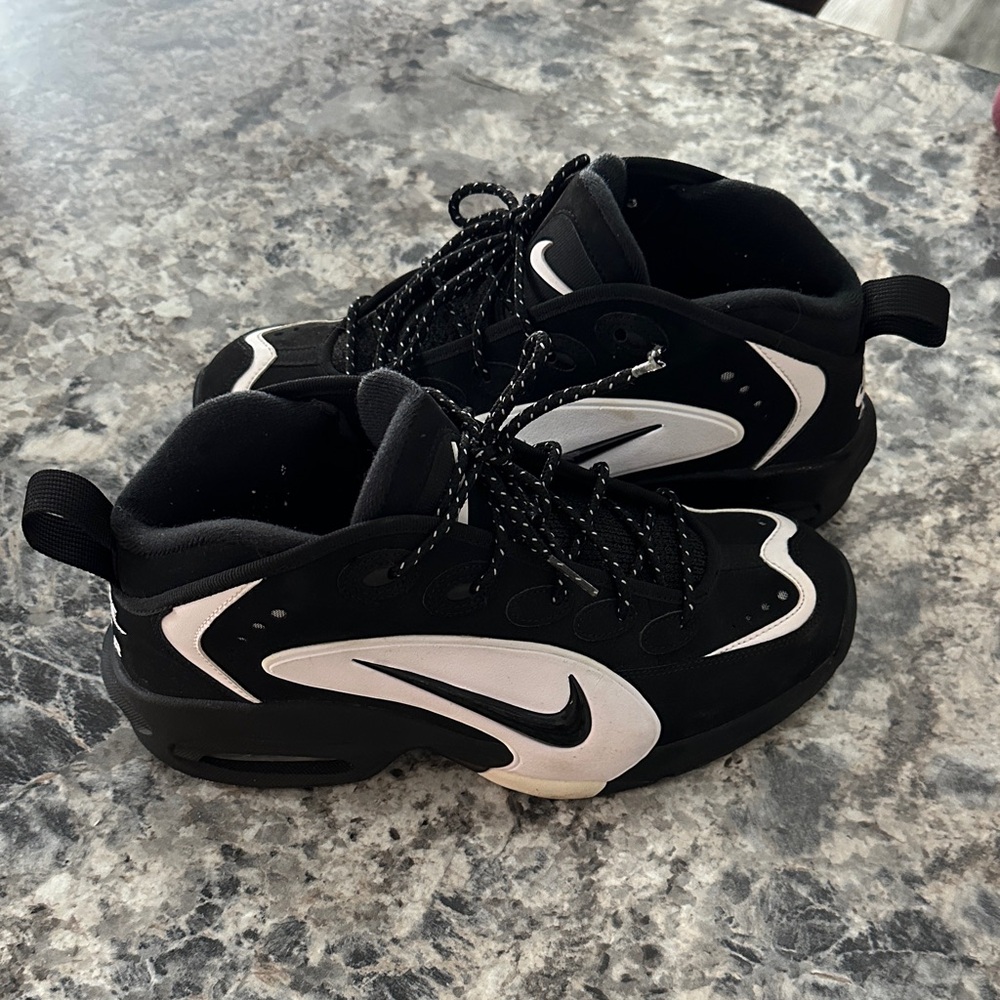 Nike Mens Black and White High-Top Sneakers